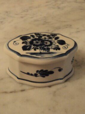 vintage Delft blue trinket box